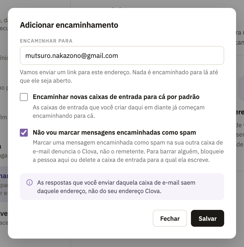 A janela Adicionar encaminhamento, com um endereço digitado e o compromisso sobre spam marcado