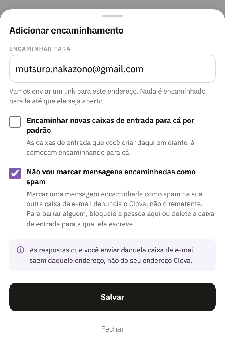 A janela Adicionar encaminhamento, com um endereço digitado e o compromisso sobre spam marcado