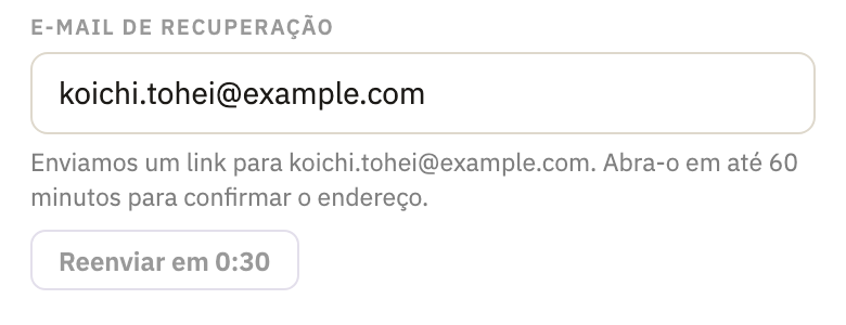 O campo E-mail de recuperação, com um endereço salvo e uma linha dizendo que um link foi enviado para ele